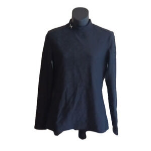 𝅺under Armour black ladies top, size Large. Great for fall/ winter layering.